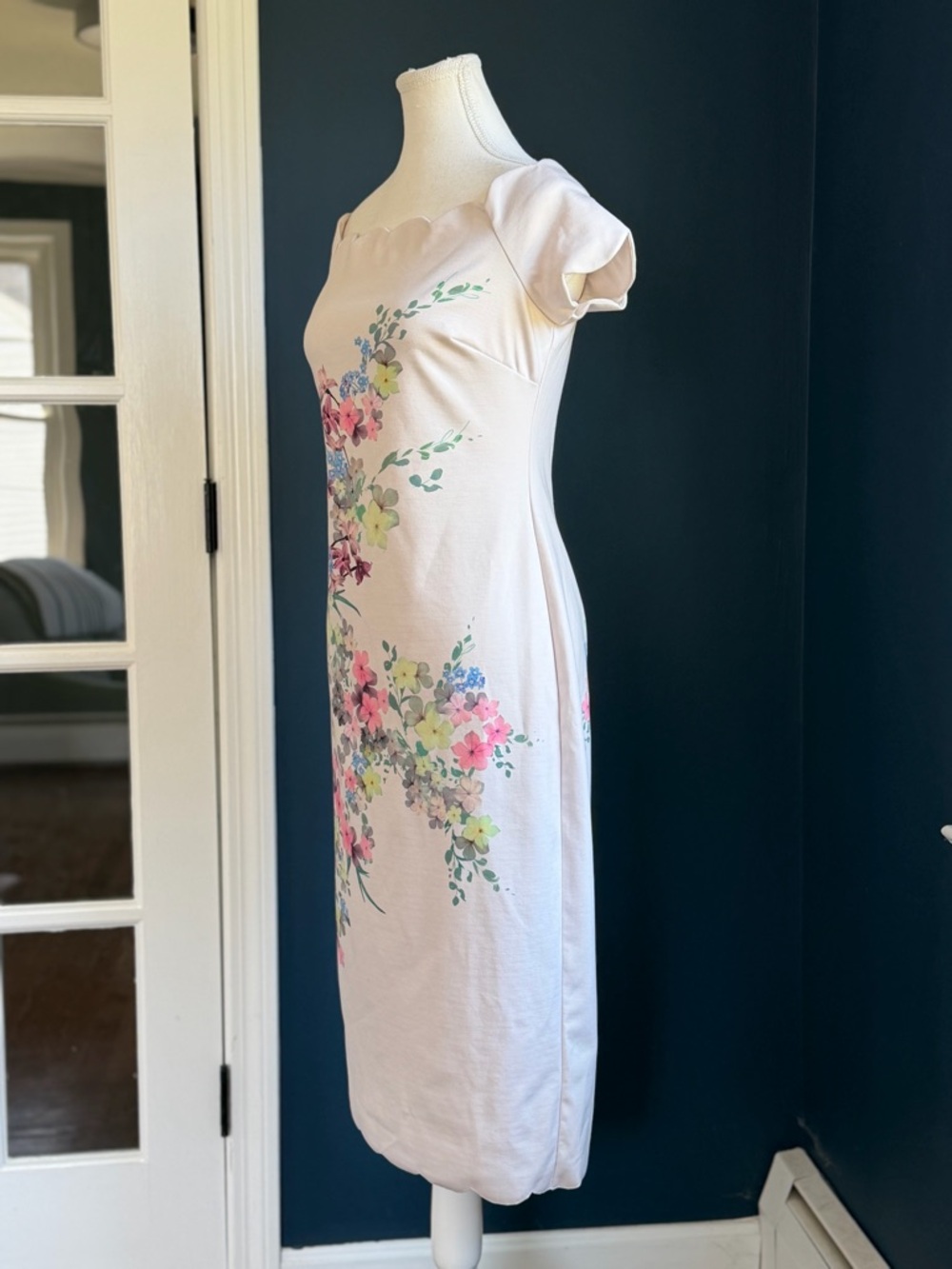 Ted Baker London Ivory Trixiiy Pergola Scallop Dress | Ted Size 2 (US 6) - Picture 7 of 16